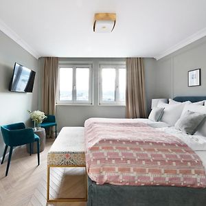 Medium Room